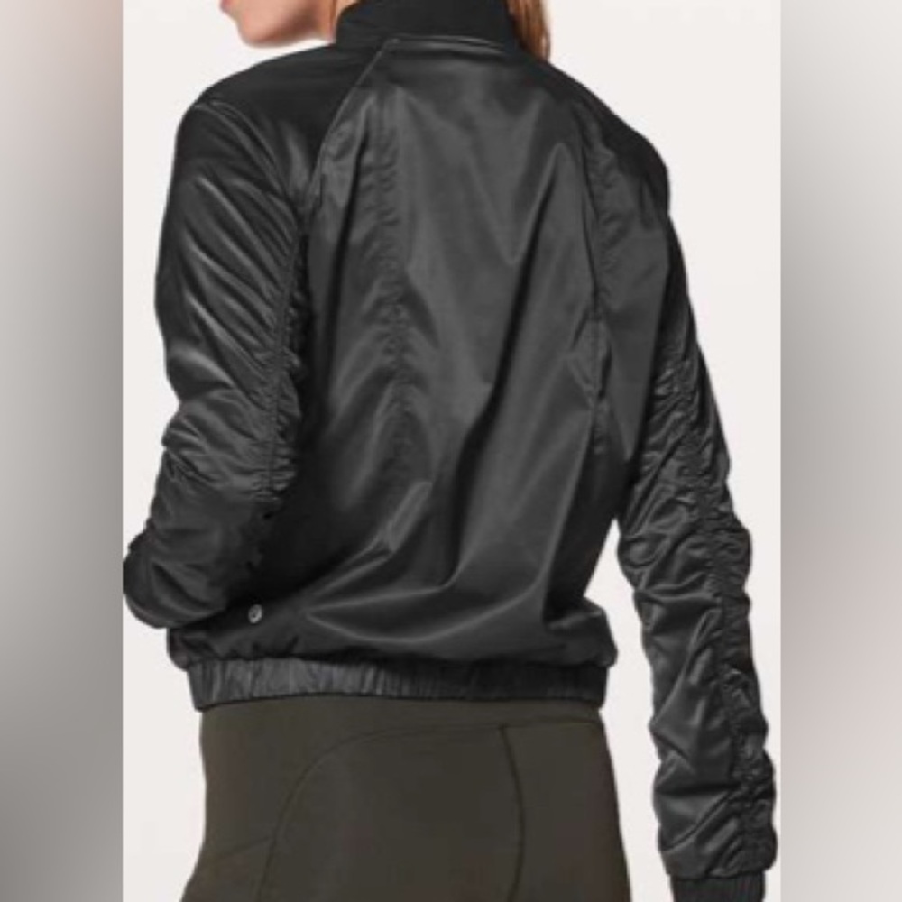 Lululemon x Versace RARE Above The Clouds Jacket
Black logo glitter aize 12 NWT - Picture 4 of 9